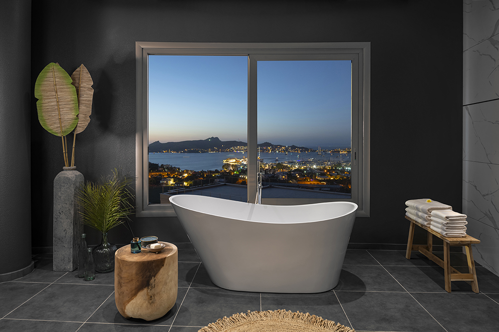 SEA VIEW INFINITY SUITE WITH TERRACE