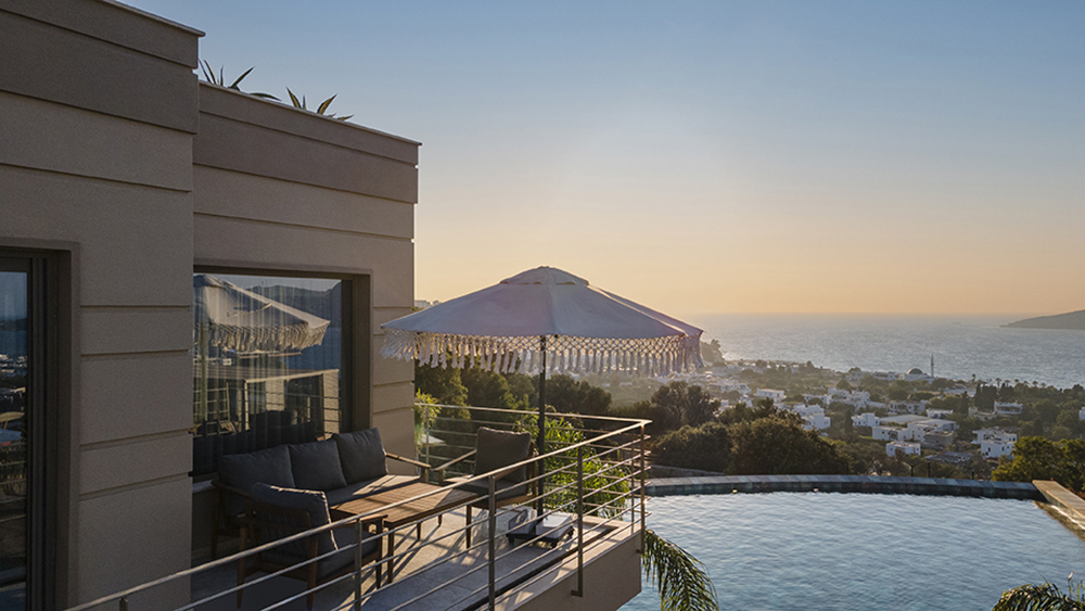 LUXURY SUNSET WITH BALCONY