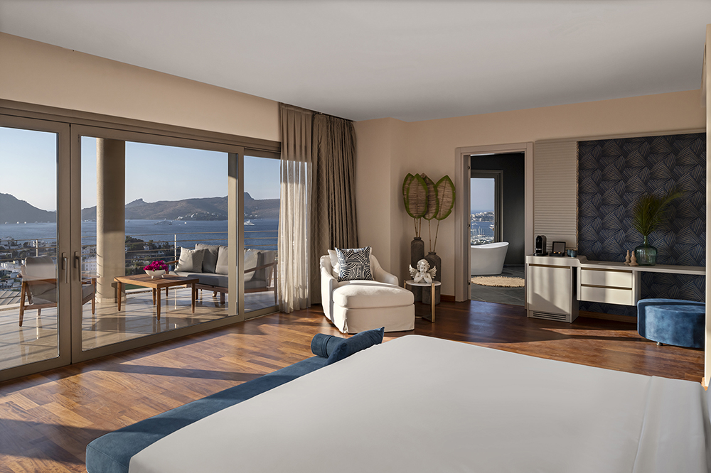 SEA VIEW INFINITY SUITE WITH TERRACE